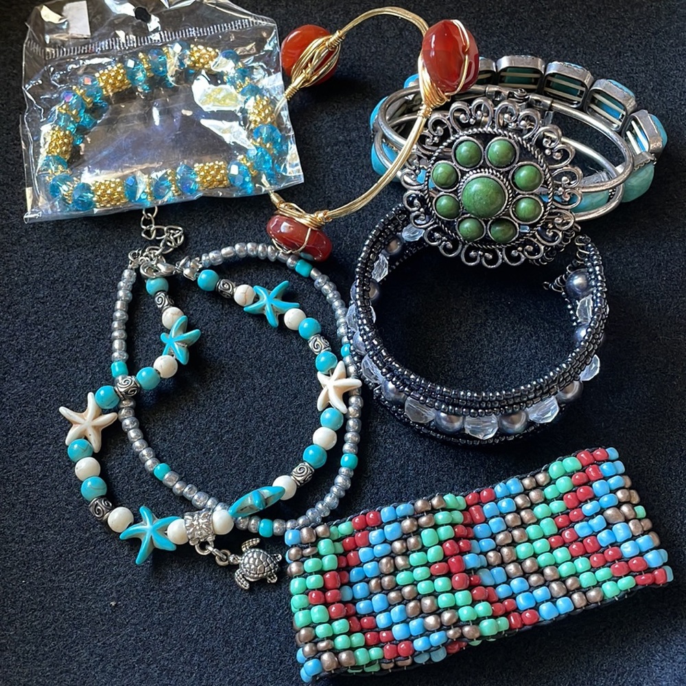 Bracelets - Picture 4 of 12